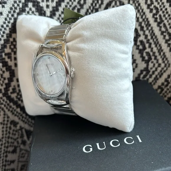 NEW in Box GUCCI Quiet Luxury Crystal Mother-of-Pearl Watch w Authenticity Cert. - Picture 4 of 12